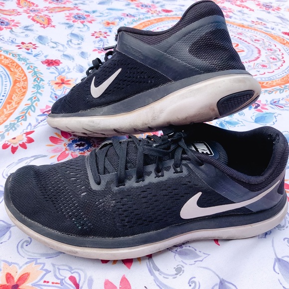 NIKE RUNNING SHOES - Picture 1 of 5